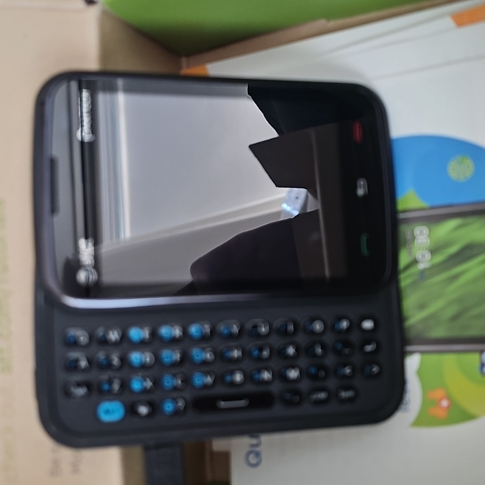 Pantech Renue Qwerty Slider Keyboard phone With Charger And Box